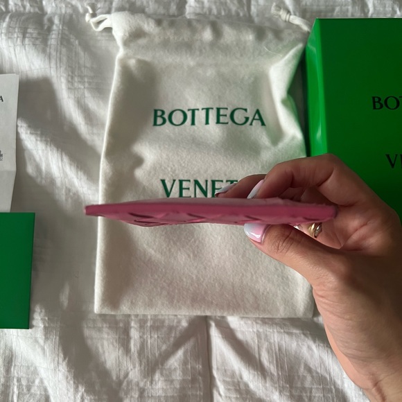 Bottega Veneta hot pink card holder with 6 slots, comes with full set - Picture 3 of 8